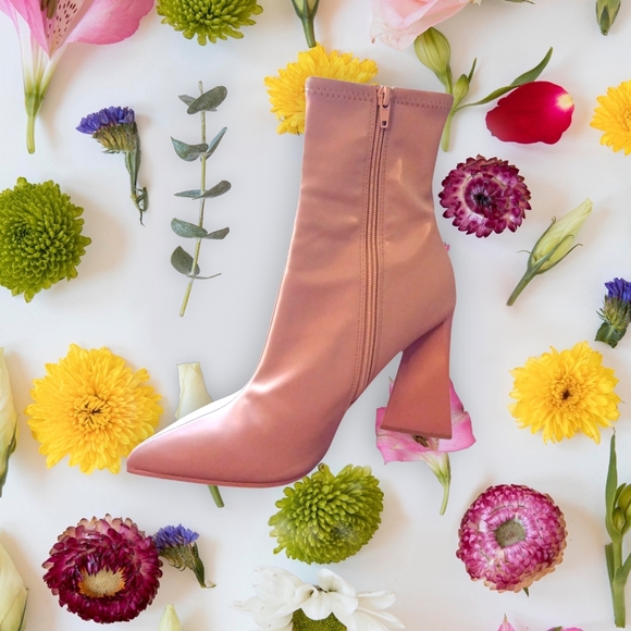 Steve Madden Ankle Boots -Size 9 EUC -$148 Retail - Picture 4 of 10